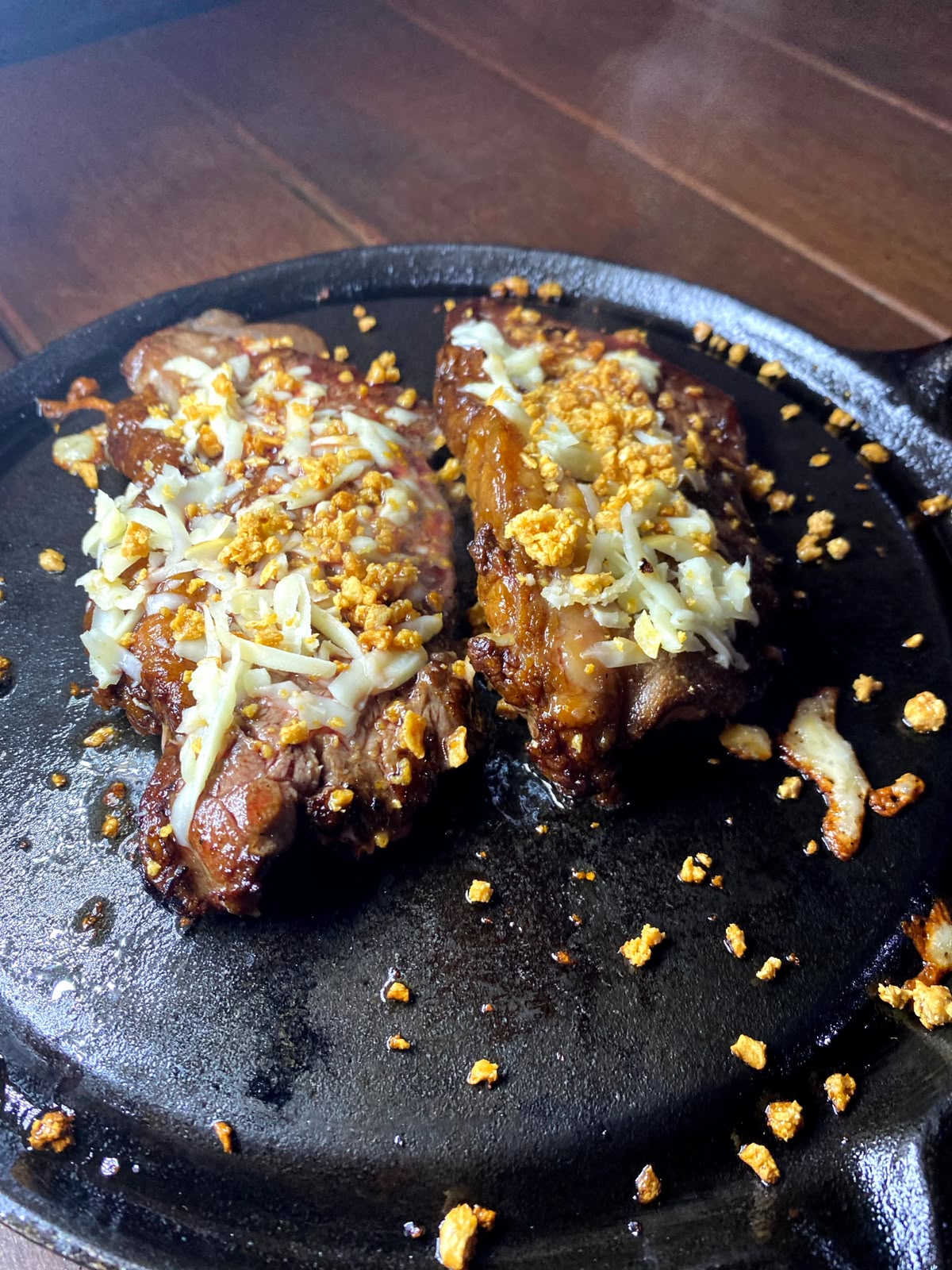 Chapa de Picanha com Queijo e Alho Frito